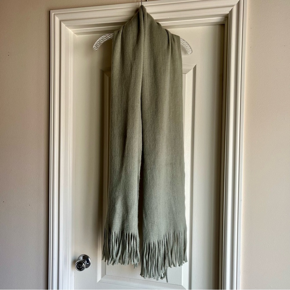 Steve Madden Scarf - EUC